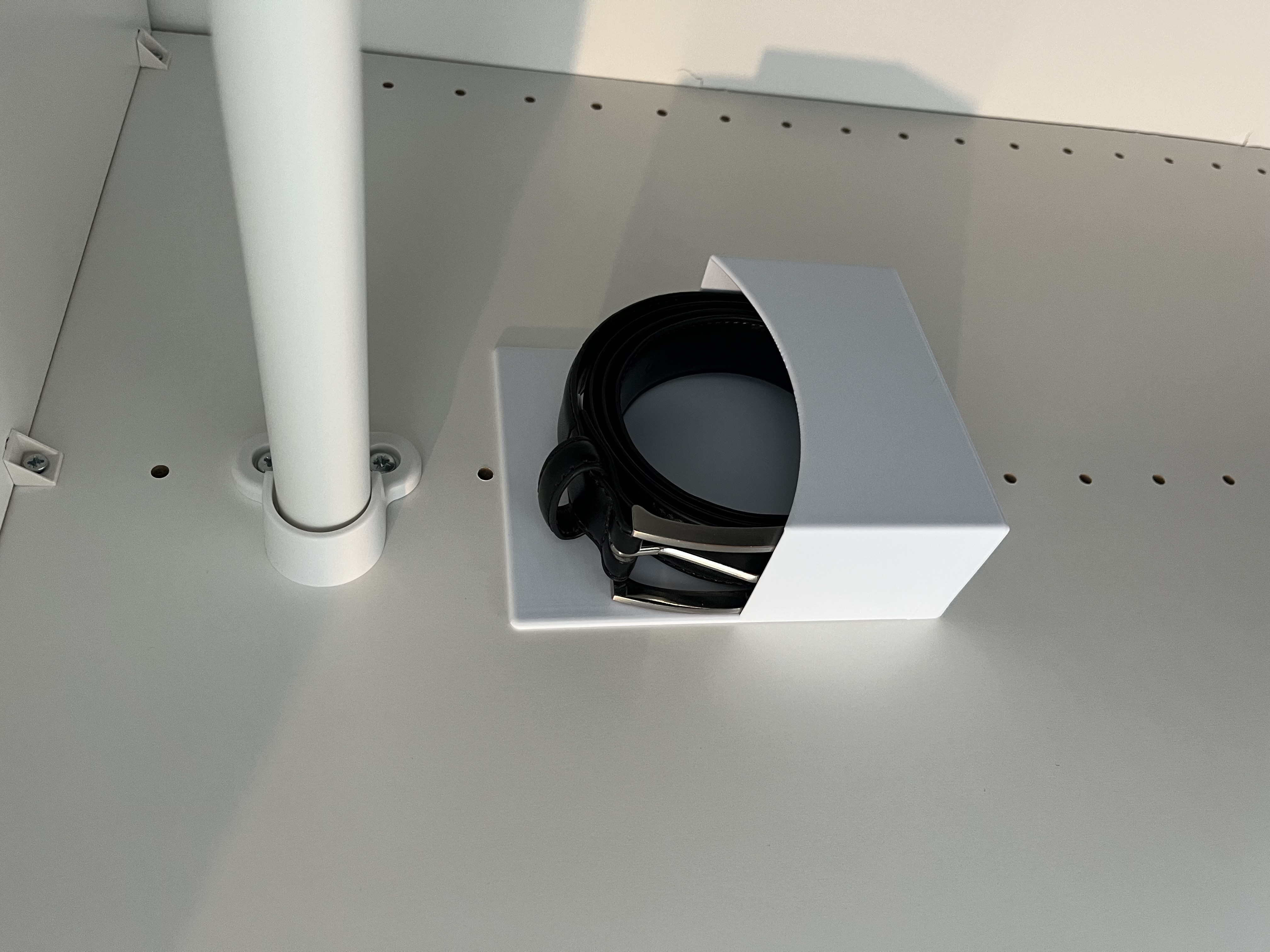 BeltDock – Gürtelhalter für den Kleiderschrank